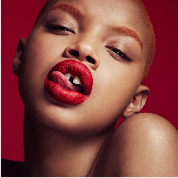 Fenty Beauty by Rihanna STUNNA LIP PAINT in Uncensored - Picture 5 of 13